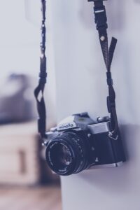 一眼レフで逆光撮影を成功させるためのコツは？